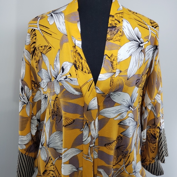 Dress Forum. Mixed Media Floral Striped Kimono - Picture 9 of 14